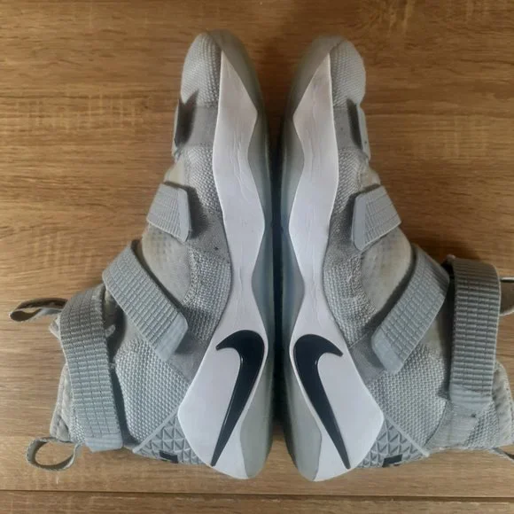 NIKE LEBRON JAMES ZOOM 943-155-002 SIZE 10.5 HIGH TOP SNEAKERS GREY - Picture 11 of 16